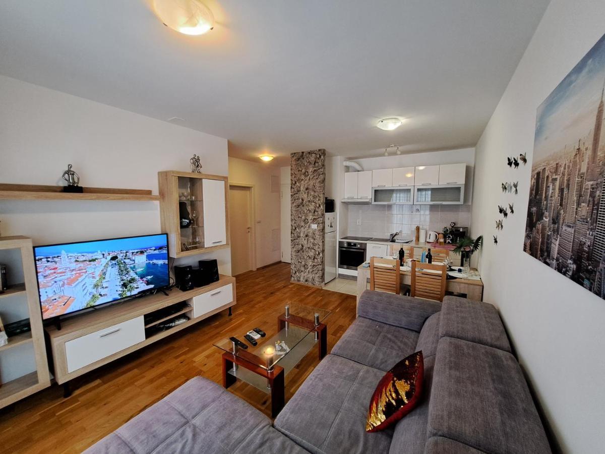 Mariposa, Apartment With Balcony, Private Parking In The Garage, Near The Biggest Shopping Center Mall Of Сплит Экстерьер фото